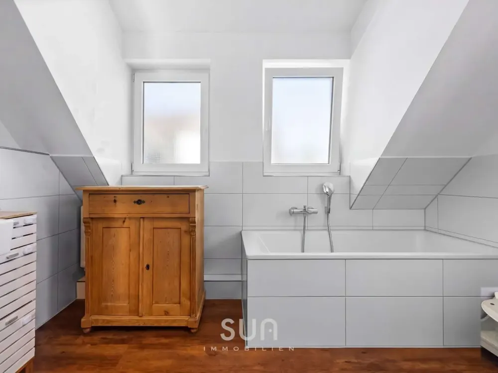 NEUWERTIG WOHNEN IM GONZENHEIMER-VIERTEL - 108 m² Dachgeschoss mit Balkon für Familienleben