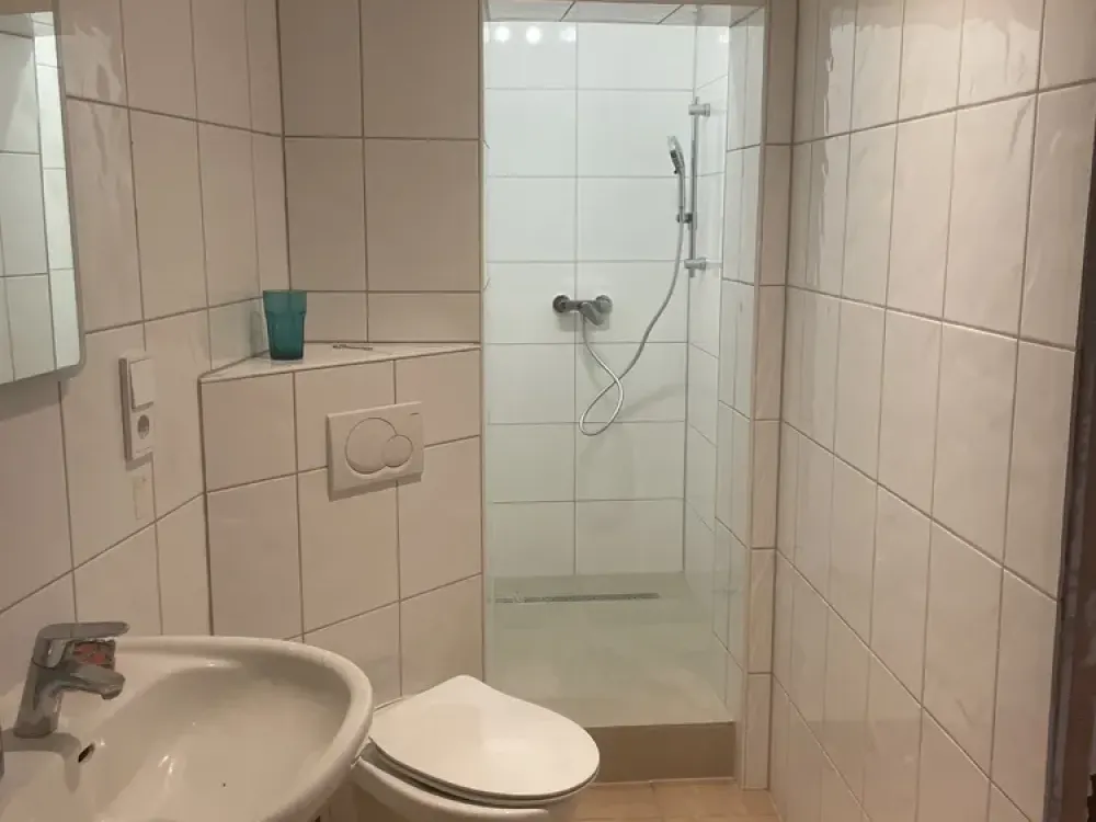Großzügige helle 3,5 Zi. Whng. Wohnküche, Diele, Bad u. Dusche