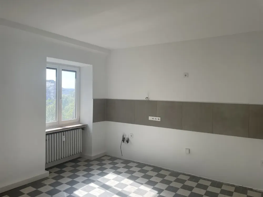 Großzügige helle 3,5 Zi. Whng. Wohnküche, Diele, Bad u. Dusche