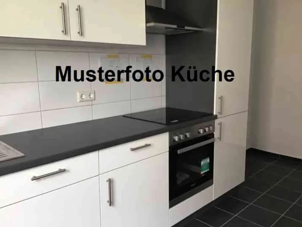 Genial zentral - 2 Zimmer -Einbauküche - Balkon - (3.OG ohne Aufzug)