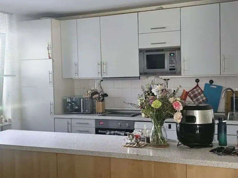 gepflegte, helle 2-Zimmer-Wohnung mit Einbauküche und Terrasse in Büderich