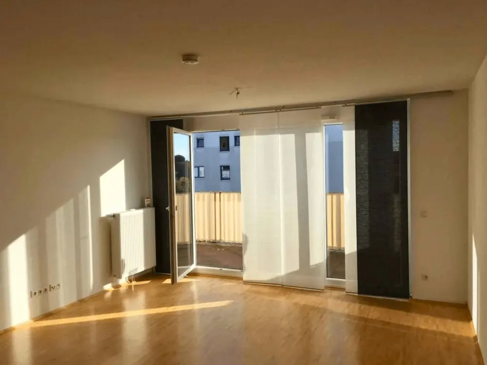 Modernisierte 3-Zimmer-Wohnung mit 2 BALKONEN und EBK in Bogenhausen