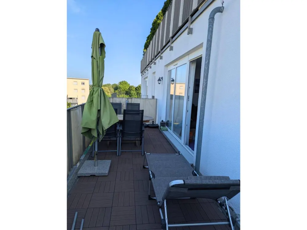 Modernisierte 3-Zimmer-Wohnung mit 2 BALKONEN und EBK in Bogenhausen