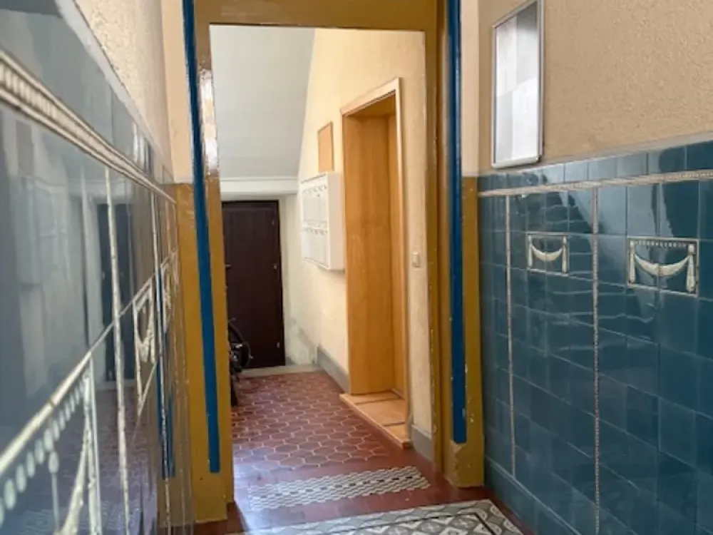 Frisch renovierte helle Wohnung, mit modernem Duschbad!