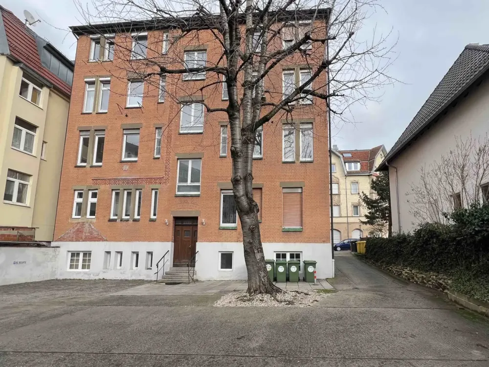 70186 S-Ost: 5-Zi.-Whg, EG, in ruhiger und doch zentraler Lage - als WG geeignet!