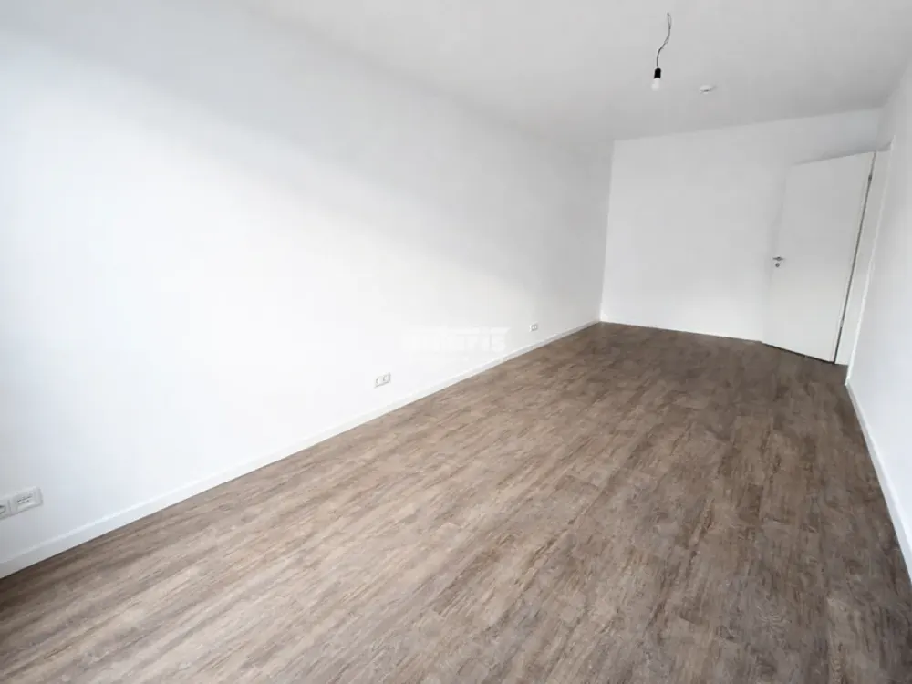 شركة antaris Immobilien GmbH السكن العصري في الحي الجذاب شقة بثلاث غرف مشرقة مع شرفة