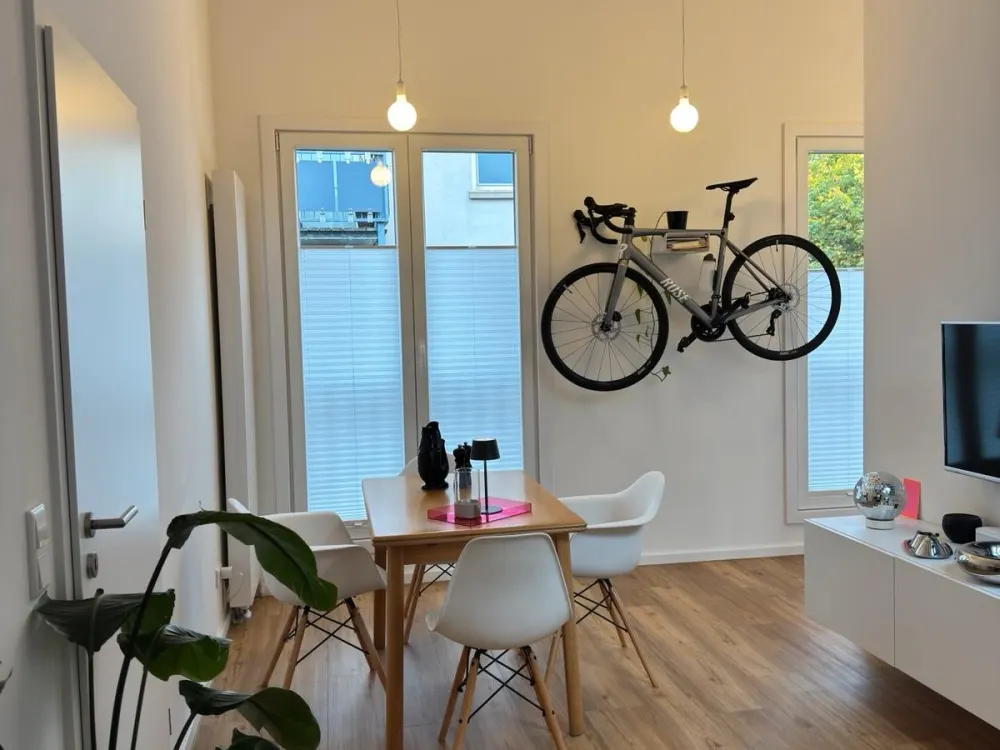 Modern 2-Room Apartment with Balcony in Hansaviertel