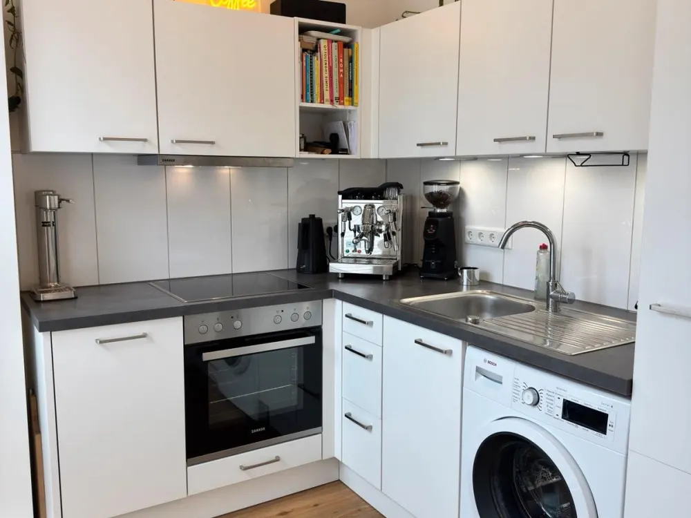 Modern 2-Room Apartment with Balcony in Hansaviertel