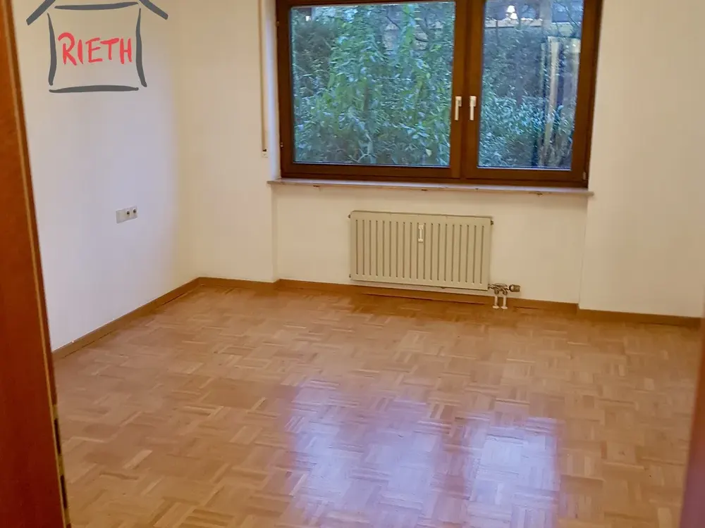 * Ruhige EG-Wohnung mit Garten und TG in Kornwestheim-Ost *