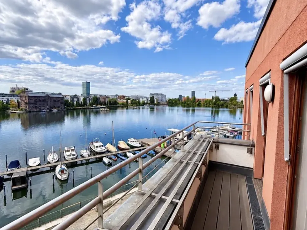 Wohnen am Wasser Studio-Wohnung mit Südbalkon, Sonnenuntergänge & Blick auf den Berliner Fernsehturm