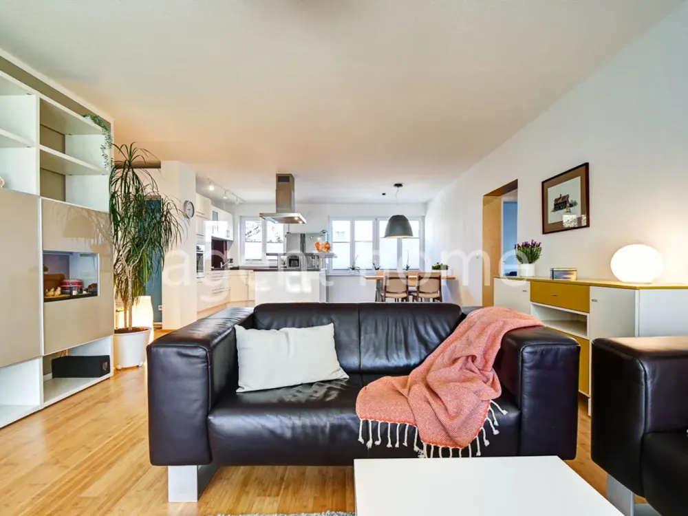 MÖBLIERT - TOP LIVING - Großzügige Wohnung mit Terrasse und Garten