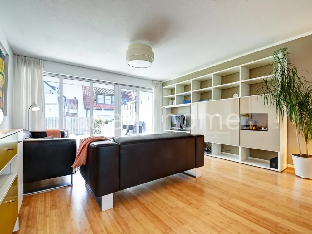 MÖBLIERT - TOP LIVING - Großzügige Wohnung mit Terrasse und Garten