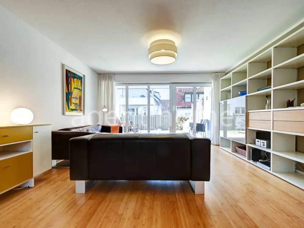 MÖBLIERT - TOP LIVING - Großzügige Wohnung mit Terrasse und Garten