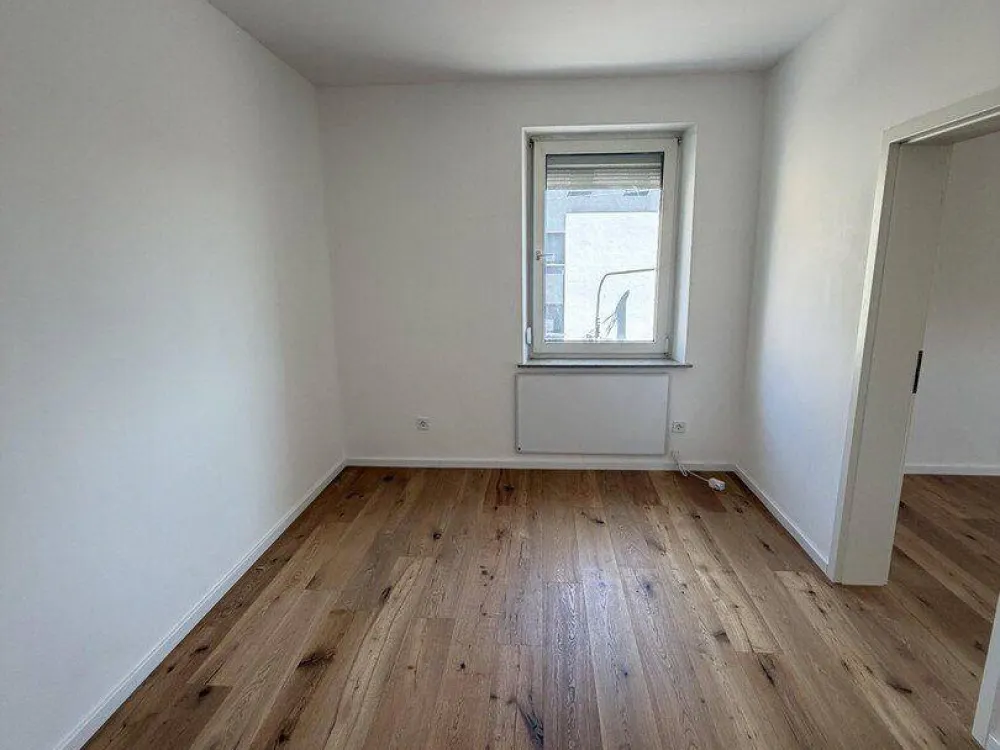 Kernsanierte 2- & 3-Zimmerwohnungen mit Einbauküche - WG, Paare & Familien willkommen