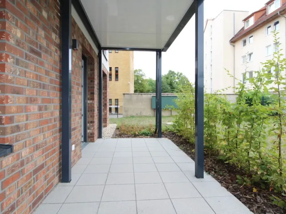 Schicke 2 Zimmer mit EBK und großer Terrasse in ruhiger Seitenstraße!