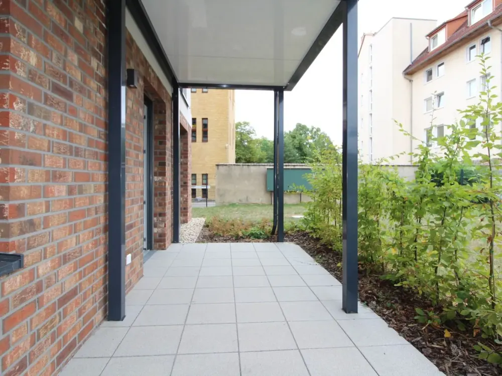 Schicke 2 Zimmer mit EBK und großer Terrasse in ruhiger Seitenstraße!