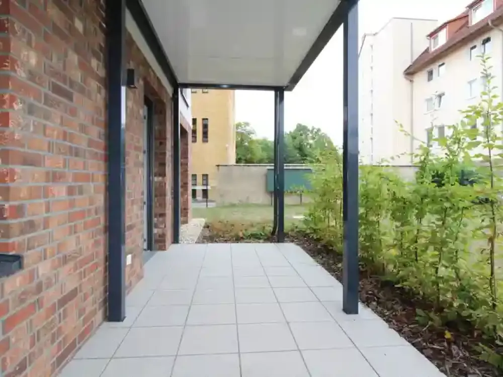 Schicke 2 Zimmer mit EBK und großer Terrasse in ruhiger Seitenstraße!