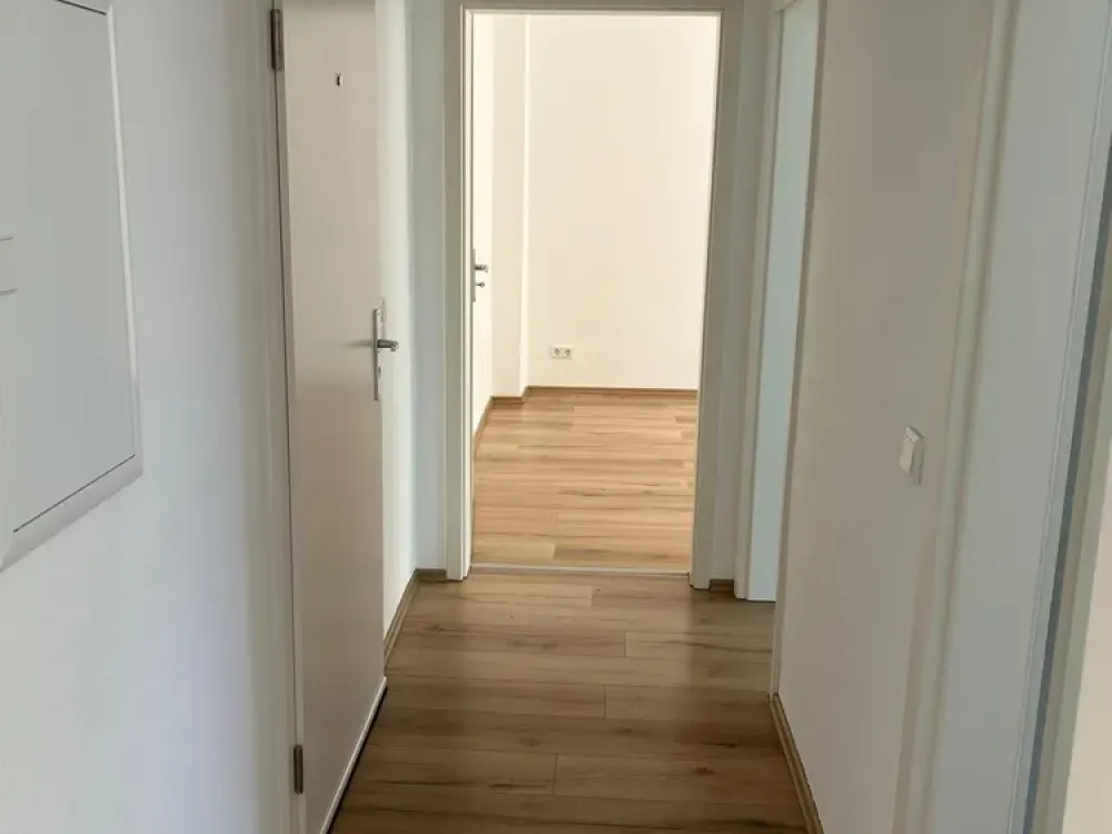 Modern Ground Floor Apartment 2 Rooms with Balcony
