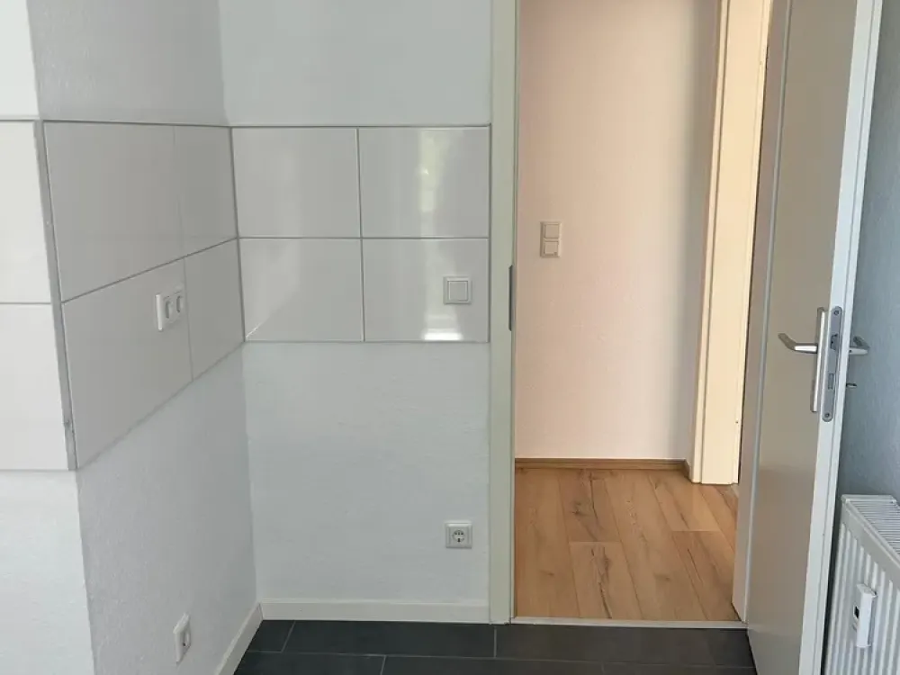 Modern Ground Floor Apartment 2 Rooms with Balcony