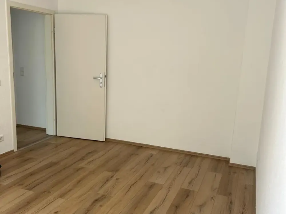 Modern Ground Floor Apartment 2 Rooms with Balcony