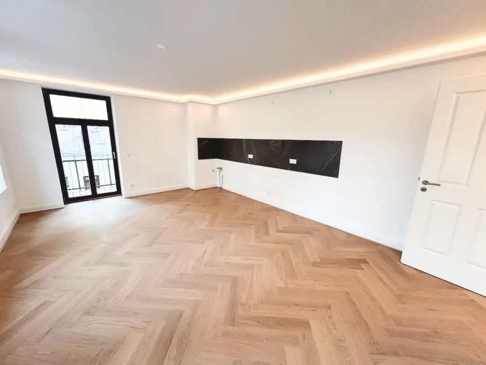 Genial! + Erstbezug mit Balkon + Parkett + Fußbodenheizung + Wanne & Dusche + LED-Licht