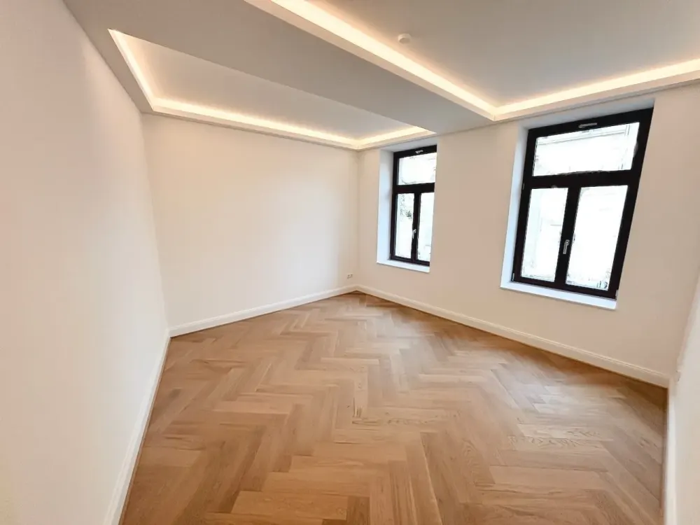 Genial! + Erstbezug mit Balkon + Parkett + Fußbodenheizung + Wanne & Dusche + LED-Licht