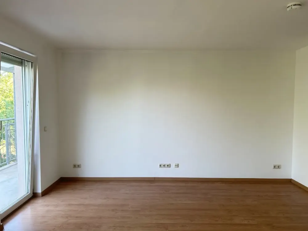 °Schön Wohnen in Johannstadt° helle 2 Zimmer mit Balkon, renoviert mit Laminat + Wannenbad + Aufzug