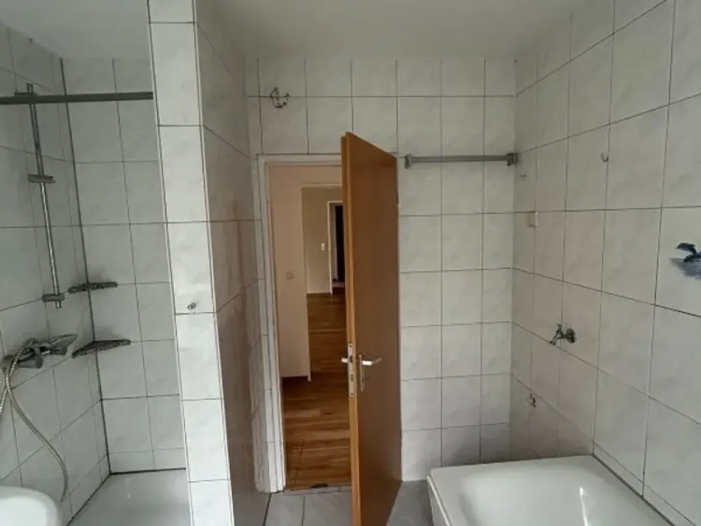ersten 3 Kaltmieten frei * geräumige 4-Zimmer Wohnung * sofort Bezugsfertig