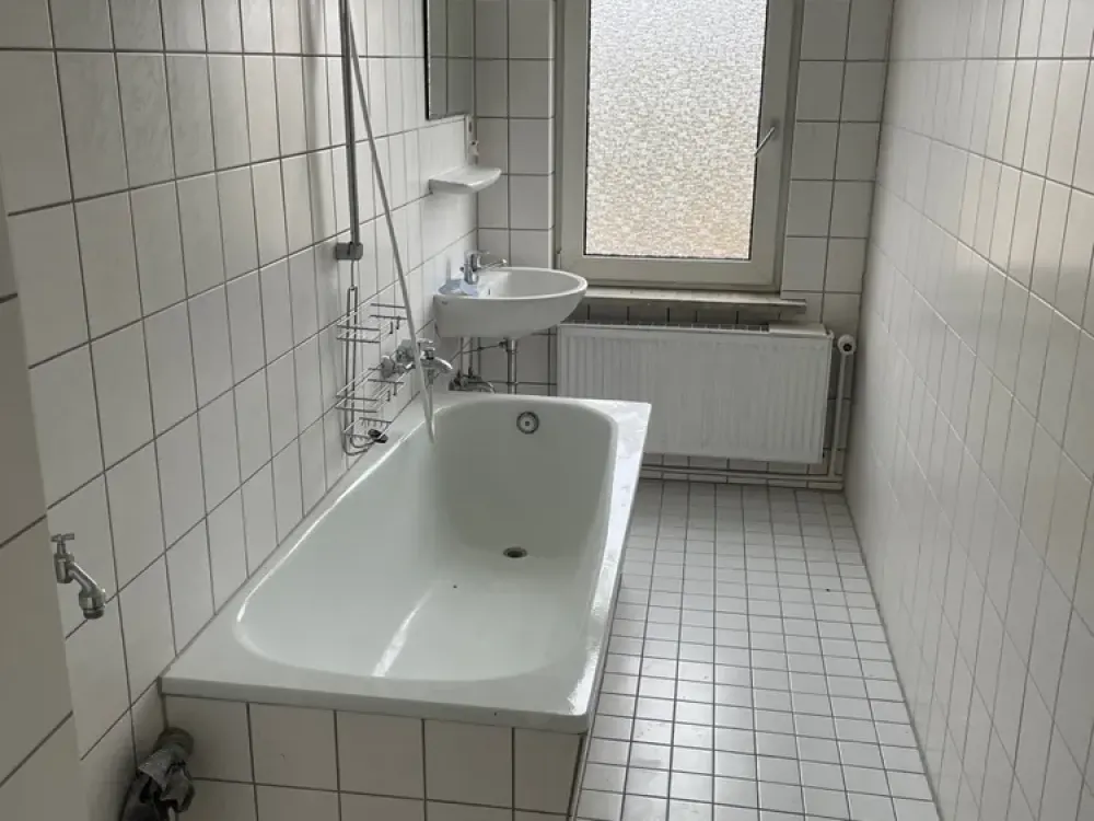 3 ZKB mit Balkon im 4.OG eines sehr gepflegten, Altbaus im vorderen Westen