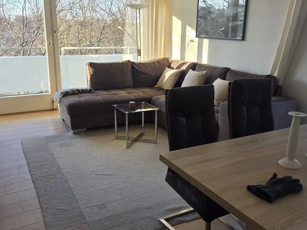 Helle 2-Zimmer-Wohnung mit Balkon am Cosimabad in Bogenhausen