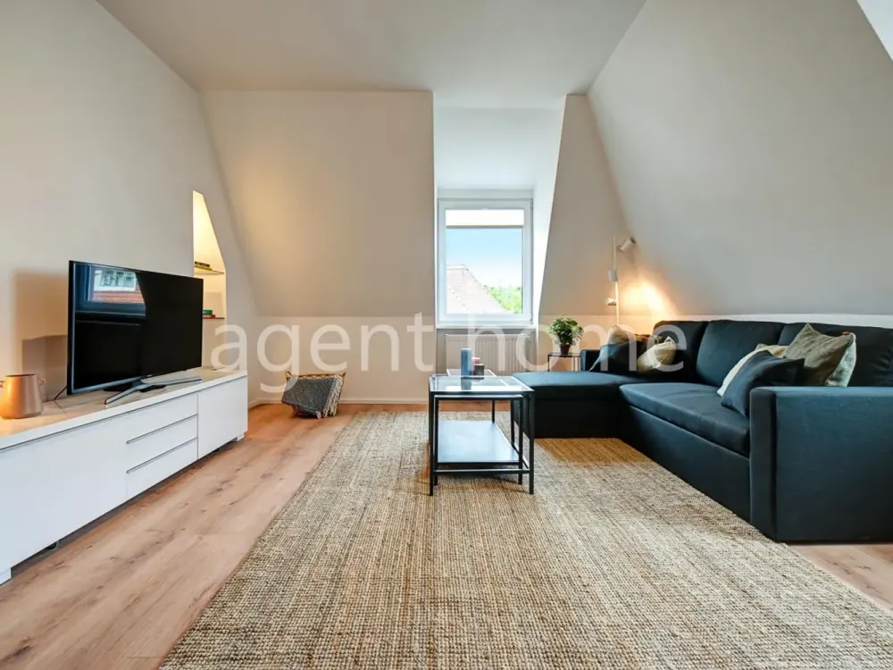 MÖBLIERT-HELL UND MODERN - Stylisches Apartment mit Balkon
