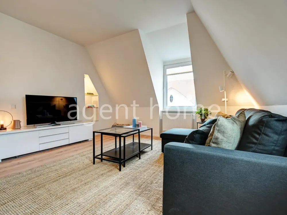 MÖBLIERT-HELL UND MODERN - Stylisches Apartment mit Balkon