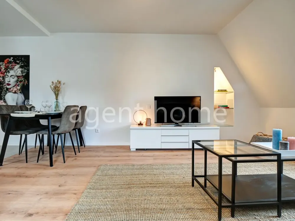 MÖBLIERT-HELL UND MODERN - Stylisches Apartment mit Balkon