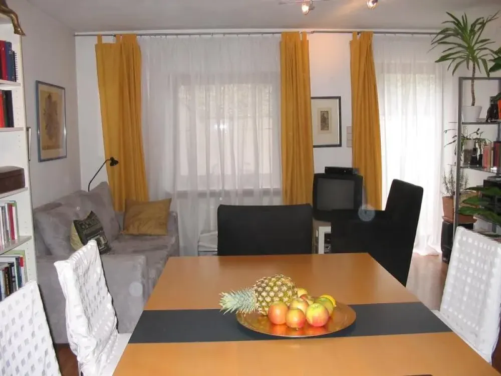 Ruhige, hochwertige 2 Zi. Sout.-Wohnung mit Südterrasse - 5min.zur S-Bahn/10min.Takt - niedrige NK!