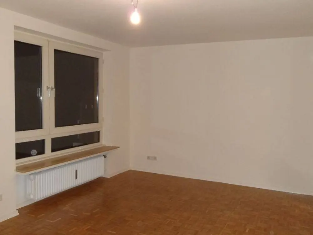 Schöne 1 ½ Zimmer Wohnung mit Balkon - zentral und doch ruhig gelegen