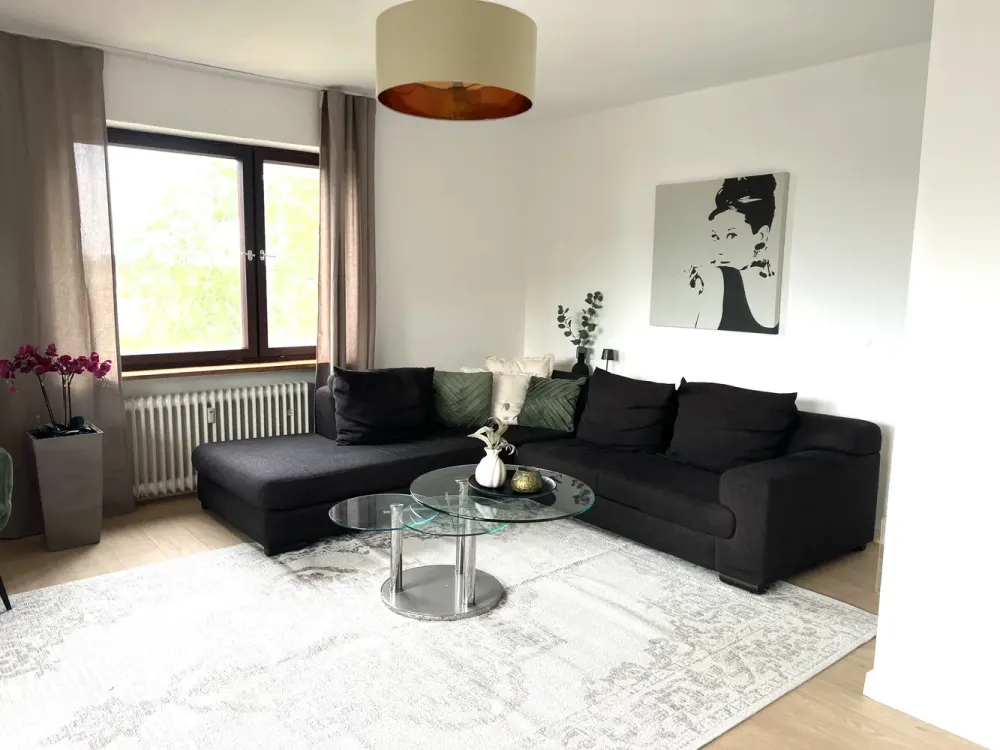 Komplett möblierte 3-Zimmer-Wohnung mit Balkon, Wohnen auf Zeit