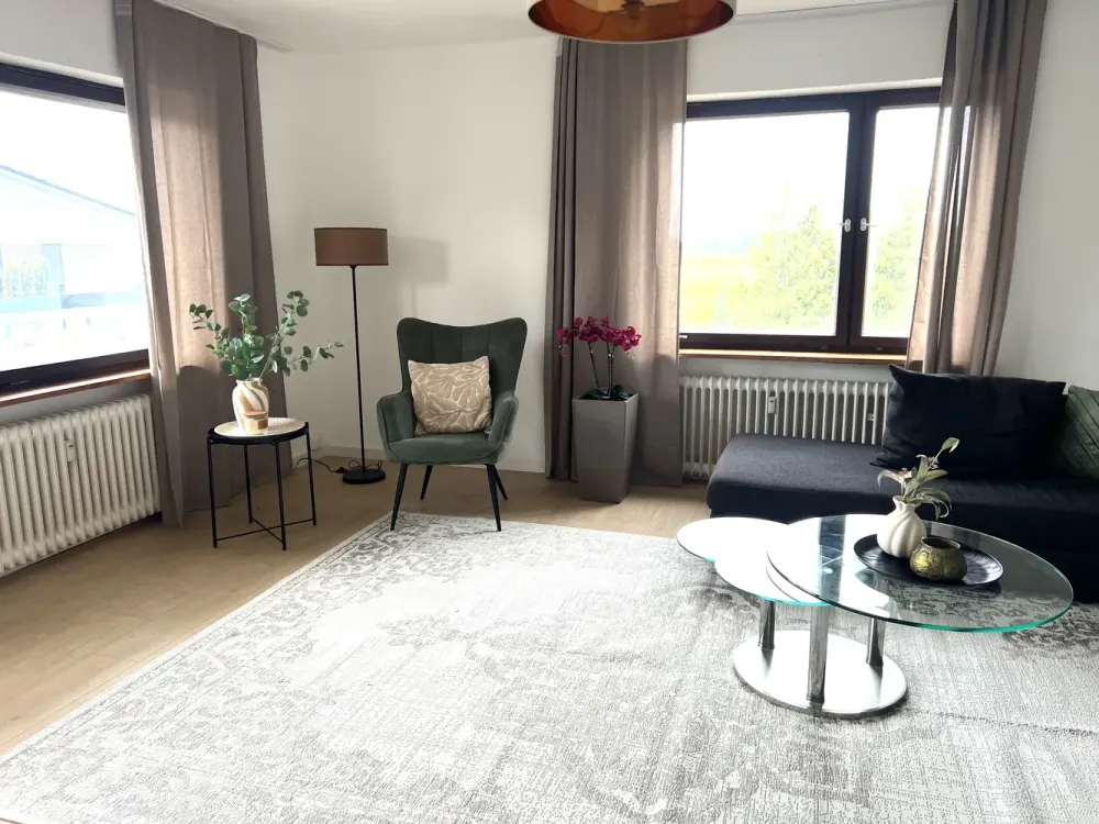 Komplett möblierte 3-Zimmer-Wohnung mit Balkon, Wohnen auf Zeit