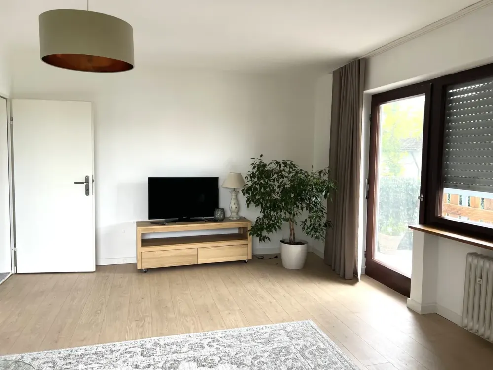 Komplett möblierte 3-Zimmer-Wohnung mit Balkon, Wohnen auf Zeit