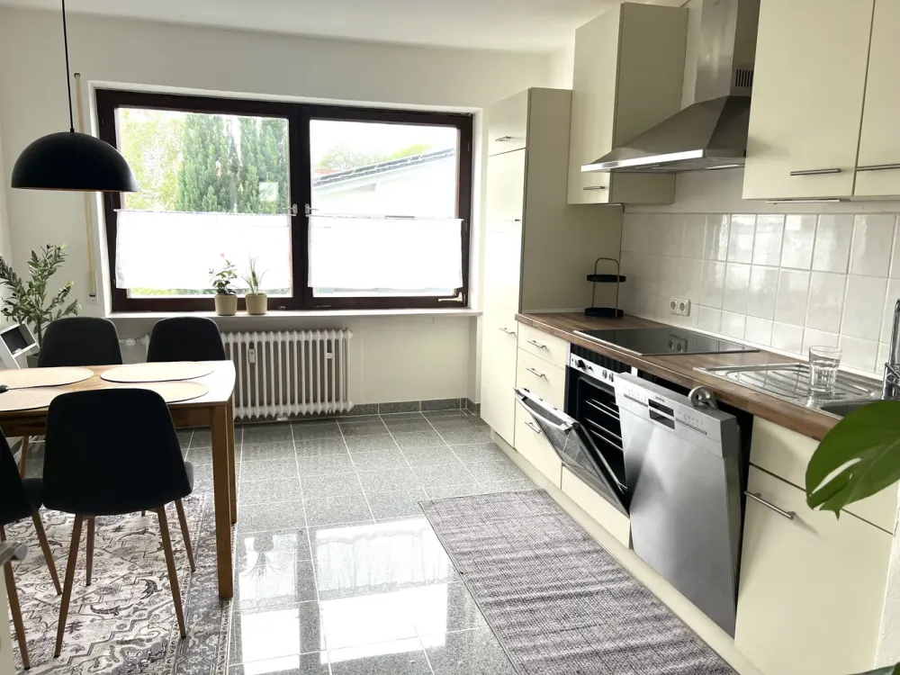 Komplett möblierte 3-Zimmer-Wohnung mit Balkon, Wohnen auf Zeit
