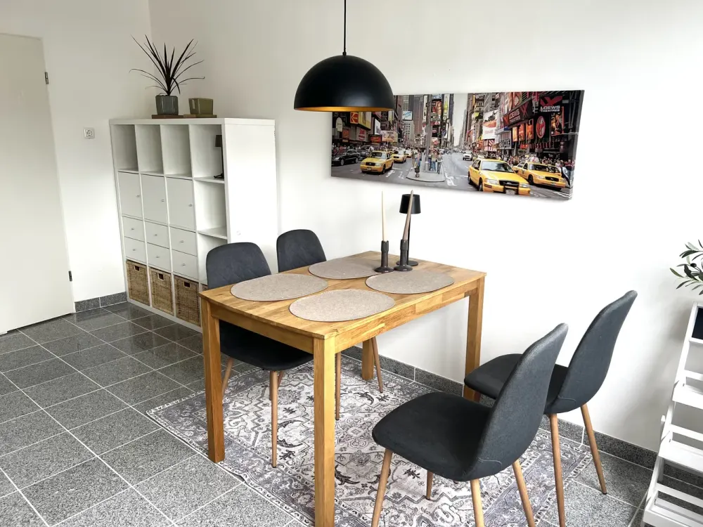 Komplett möblierte 3-Zimmer-Wohnung mit Balkon, Wohnen auf Zeit