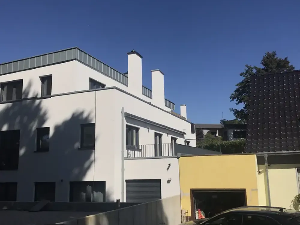Moderne 4-Zimmer-Wohnung mit großer Balkonterrasse, zwei Bädern und Garage