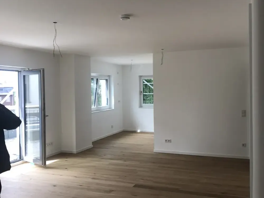 Moderne 4-Zimmer-Wohnung mit großer Balkonterrasse, zwei Bädern und Garage