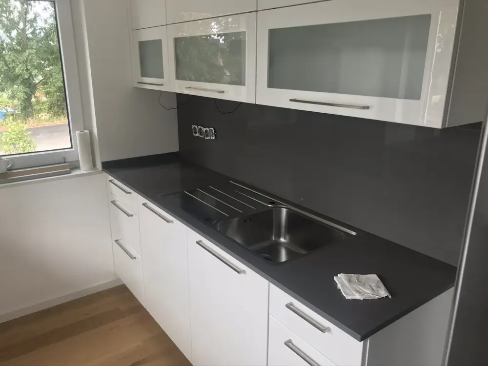 Moderne 4-Zimmer-Wohnung mit großer Balkonterrasse, zwei Bädern und Garage
