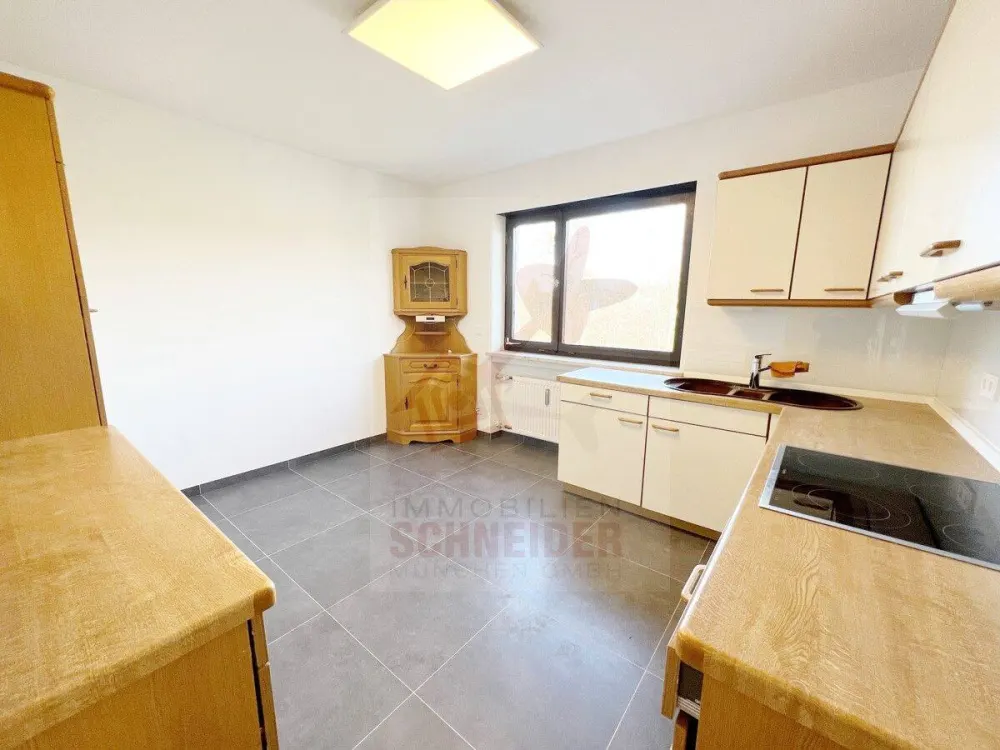 IMMOBILIEN SCHNEIDER - Waldperlach - great 3-room apartment with parquet, fitted kitchen and 2 large balconies