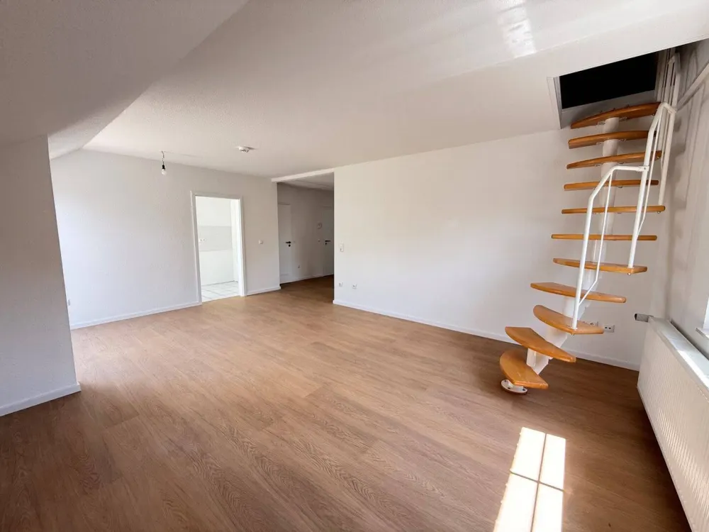 Komplett renovierte 3-Zimmer-Maisonettewohnung mit ausgebautem Spitzboden und Wallbox in Paderborn