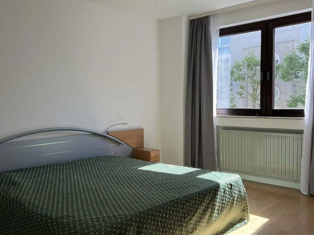 Schöne, geräumige zwei Zimmer Wohnung in Oederweg, Frankfurt am Main, Nordend-West