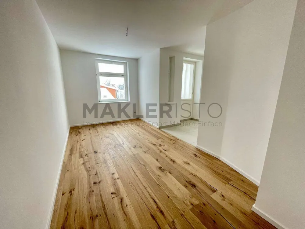 **Helle, frisch modernisierte 2,5-Zimmer-Wohnung mit Balkon & Einbauküche**