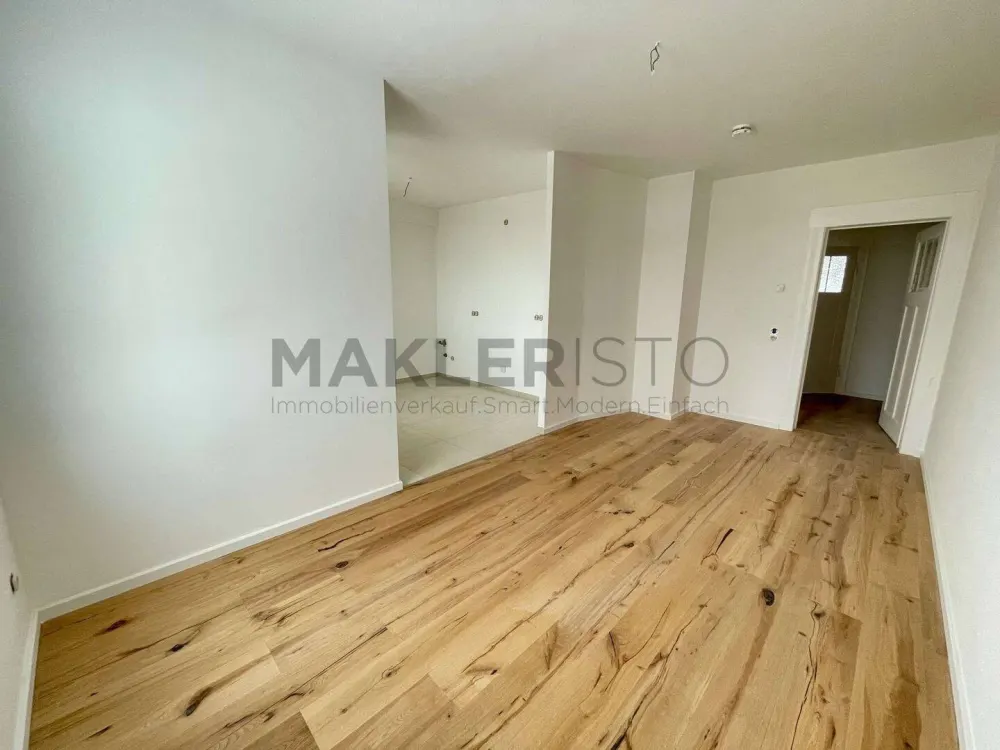 **Helle, frisch modernisierte 2,5-Zimmer-Wohnung mit Balkon & Einbauküche**