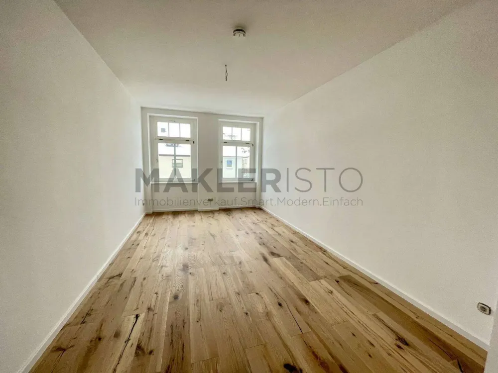 **Helle, frisch modernisierte 2,5-Zimmer-Wohnung mit Balkon & Einbauküche**