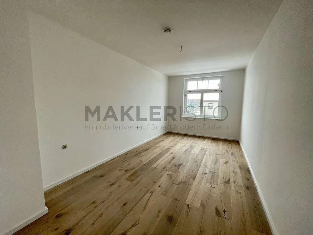 **Helle, frisch modernisierte 2,5-Zimmer-Wohnung mit Balkon & Einbauküche**
